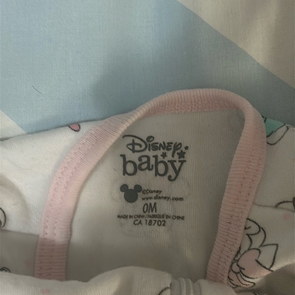 Disney - Minnie Mouse Newborn footed sleeper. Size 0 months - Picture 2 of 3